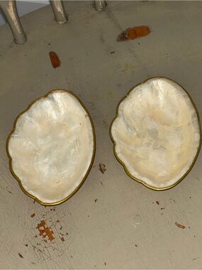 Capiz.  Scalloped. Mother of pearl Gold-Trim Shell Trinket Dishes - Set of 2